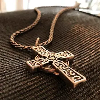 amuleto de la cruz celta