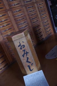 caja de selección de omikuji